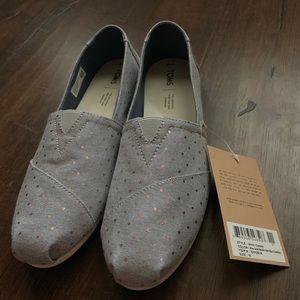 NWT toms flats!